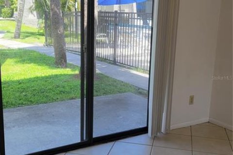Condominio en alquiler en Sarasota, Florida, 3 dormitorios, 131.83 m2 № 1871269 - foto 7