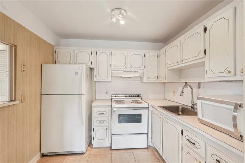 Condo in Sun City Center, Florida, 1 bedroom  № 1873191 - photo 30