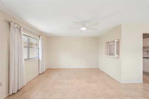 Condo in Sun City Center, Florida, 1 bedroom  № 1873191 - photo 24