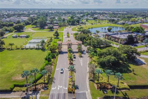 Condo in Sun City Center, Florida, 1 bedroom  № 1873191 - photo 17