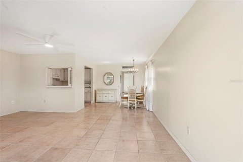 Condo in Sun City Center, Florida, 1 bedroom  № 1873191 - photo 27
