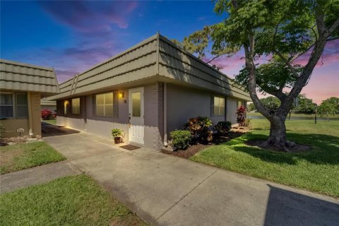 Condo in Sun City Center, Florida, 1 bedroom  № 1873191 - photo 22