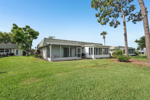 Condo in Sun City Center, Florida, 1 bedroom  № 1873191 - photo 9