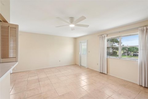 Condo in Sun City Center, Florida, 1 bedroom  № 1873191 - photo 25