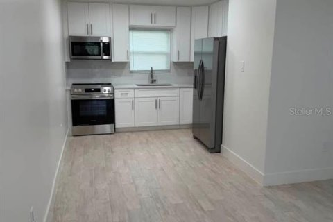 Apartment in Tarpon Springs, Florida 2 bedrooms, 83.61 sq.m. № 2428703 - photo 2