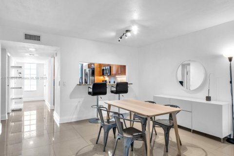 Copropriété à vendre à Weston, Floride: 2 chambres, 114.36 m2 № 1883805 - photo 4