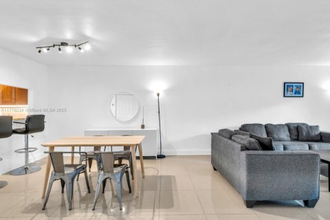 Copropriété à vendre à Weston, Floride: 2 chambres, 114.36 m2 № 1883805 - photo 12