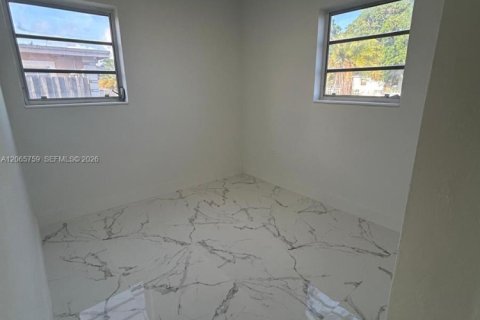 Villa ou maison à Miami Gardens, Floride 5 chambres, 85.01 m2 № 2286022