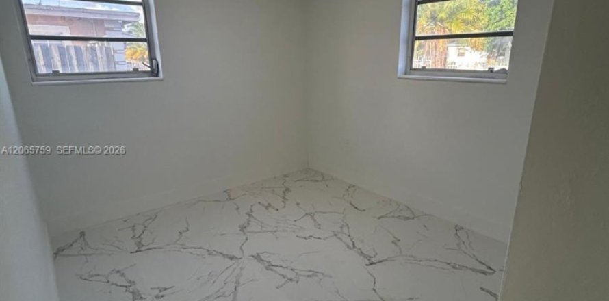 Villa ou maison à Miami Gardens, Floride 5 chambres, 85.01 m2 № 2286022