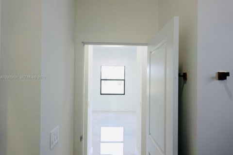 Villa ou maison à vendre à Port Charlotte, Floride: 4 chambres, 172.43 m2 № 2065094 - photo 23