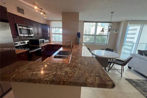 Condo in Miami, Florida, 2 bedrooms  № 1942293 - photo 10