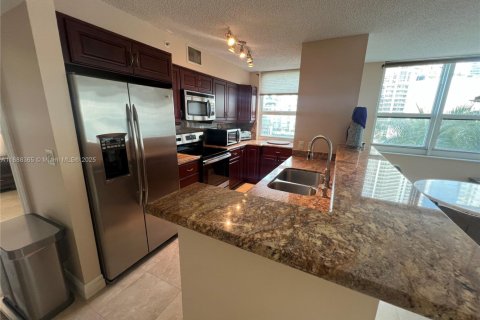 Condo in Miami, Florida, 2 bedrooms  № 1942293 - photo 9