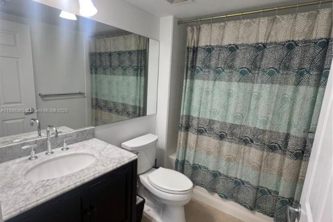 Condo in Miami, Florida, 2 bedrooms  № 1942293 - photo 20