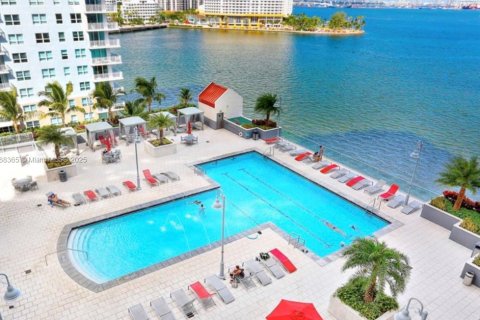 Condo in Miami, Florida, 2 bedrooms  № 1942293 - photo 27