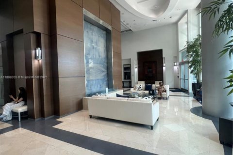 Condo in Miami, Florida, 2 bedrooms  № 1942293 - photo 30