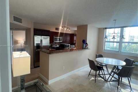 Condo in Miami, Florida, 2 bedrooms  № 1942293 - photo 23