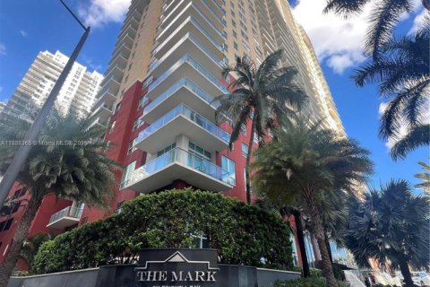Condo in Miami, Florida, 2 bedrooms  № 1942293 - photo 1