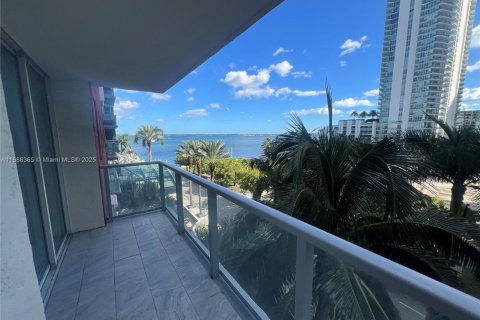 Condo in Miami, Florida, 2 bedrooms  № 1942293 - photo 24