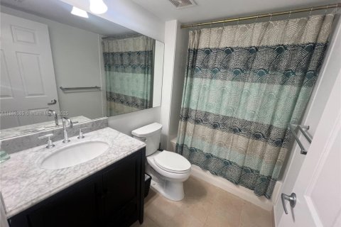 Condo in Miami, Florida, 2 bedrooms  № 1942293 - photo 21