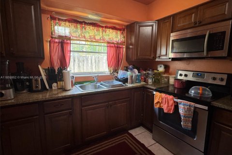 House in Miami, Florida 3 bedrooms, 153.01 sq.m. № 1890113 - photo 22