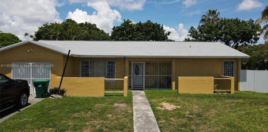 House in Miami, Florida 3 bedrooms, 153.01 sq.m. № 1890113
