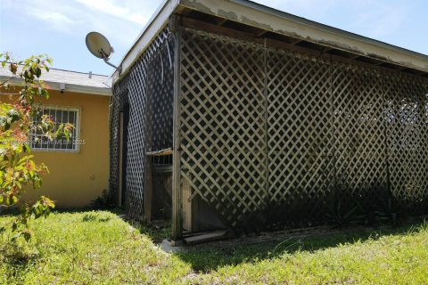 House in Miami, Florida 3 bedrooms, 153.01 sq.m. № 1890113 - photo 13