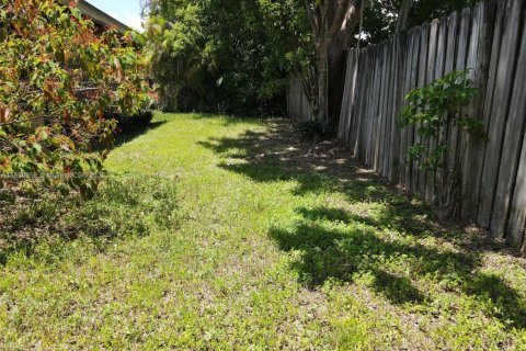 House in Miami, Florida 3 bedrooms, 153.01 sq.m. № 1890113 - photo 11