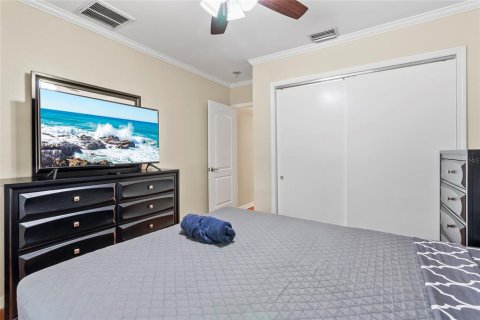 House in Tampa, Florida 4 bedrooms, 272.02 sq.m. № 1626120 - photo 18