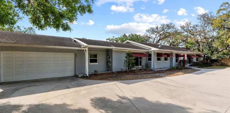 House in Tampa, Florida 4 bedrooms, 272.02 sq.m. № 1626120