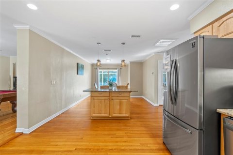 House in Tampa, Florida 4 bedrooms, 272.02 sq.m. № 1626120 - photo 14