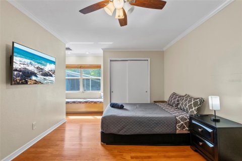 House in Tampa, Florida 4 bedrooms, 272.02 sq.m. № 1626120 - photo 15