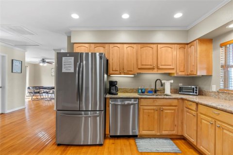 House in Tampa, Florida 4 bedrooms, 272.02 sq.m. № 1626120 - photo 10
