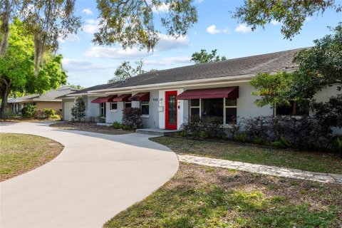 House in Tampa, Florida 4 bedrooms, 272.02 sq.m. № 1626120 - photo 2