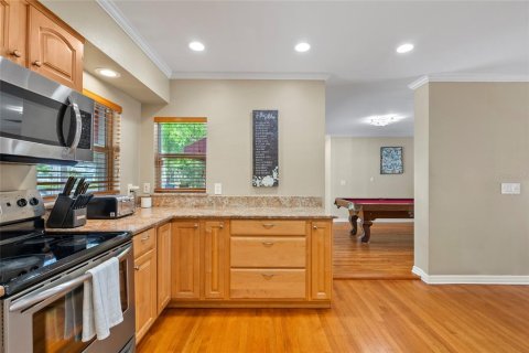 House in Tampa, Florida 4 bedrooms, 272.02 sq.m. № 1626120 - photo 13