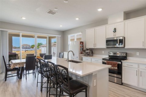 House in Winter Haven, Florida 5 bedrooms, 268.39 sq.m. № 1669821 - photo 6