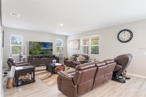 House in Winter Haven, Florida 5 bedrooms, 268.39 sq.m. № 1669821 - photo 9