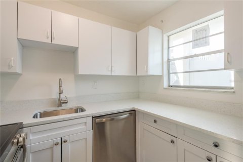 Condo in Clearwater, Florida, 1 bedroom  № 1847313 - photo 6