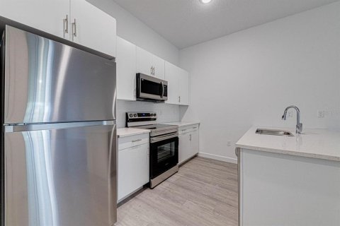 Adosado en alquiler en Davenport, Florida, 5 dormitorios, 155.24 m2 № 1846512 - foto 4