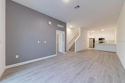 Adosado en alquiler en Davenport, Florida, 5 dormitorios, 155.24 m2 № 1846512 - foto 9