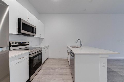 Adosado en alquiler en Davenport, Florida, 5 dormitorios, 155.24 m2 № 1846512 - foto 3