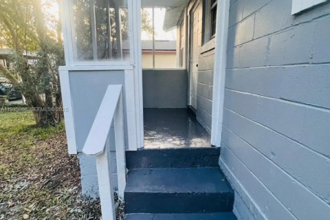 Casa en alquiler en Jacksonville, Florida, 3 dormitorios, 87.79 m2 № 1993244 - foto 2