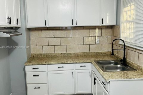 Casa en alquiler en Jacksonville, Florida, 3 dormitorios, 87.79 m2 № 1993244 - foto 9