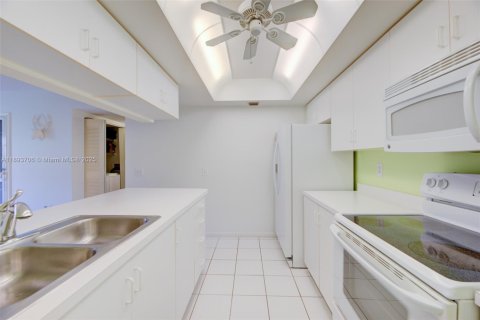 Купить кондоминиум в Хайполюксо, Флорида 3 спальни, 95.13м2, № 1949549 - фото 4