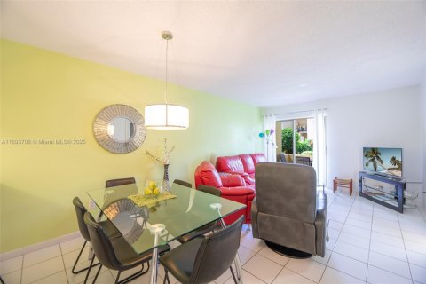 Купить кондоминиум в Хайполюксо, Флорида 3 спальни, 95.13м2, № 1949549 - фото 6