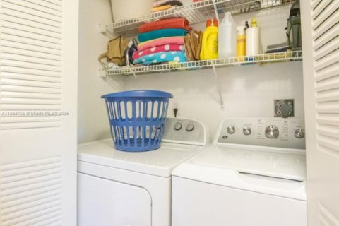 Купить кондоминиум в Хайполюксо, Флорида 3 спальни, 95.13м2, № 1949549 - фото 26