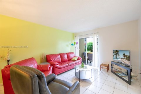 Купить кондоминиум в Хайполюксо, Флорида 3 спальни, 95.13м2, № 1949549 - фото 8