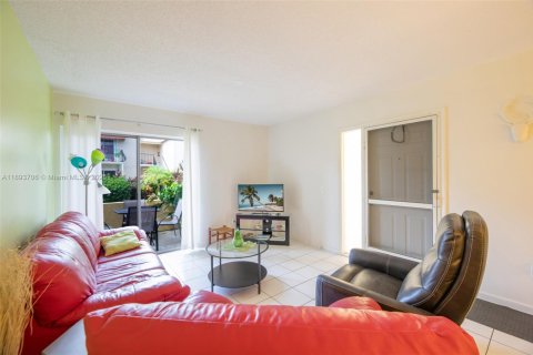 Купить кондоминиум в Хайполюксо, Флорида 3 спальни, 95.13м2, № 1949549 - фото 7