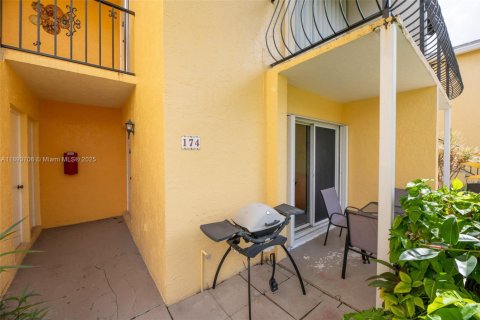 Купить кондоминиум в Хайполюксо, Флорида 3 спальни, 95.13м2, № 1949549 - фото 14