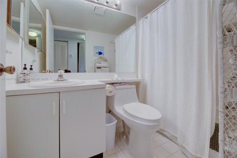 Купить кондоминиум в Хайполюксо, Флорида 3 спальни, 95.13м2, № 1949549 - фото 22