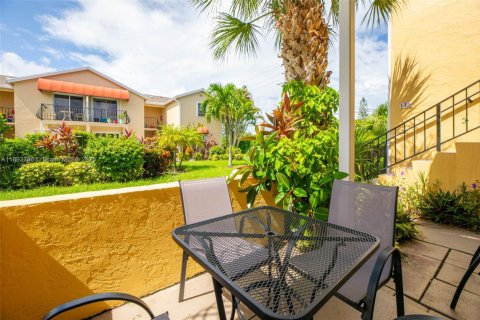 Купить кондоминиум в Хайполюксо, Флорида 3 спальни, 95.13м2, № 1949549 - фото 11